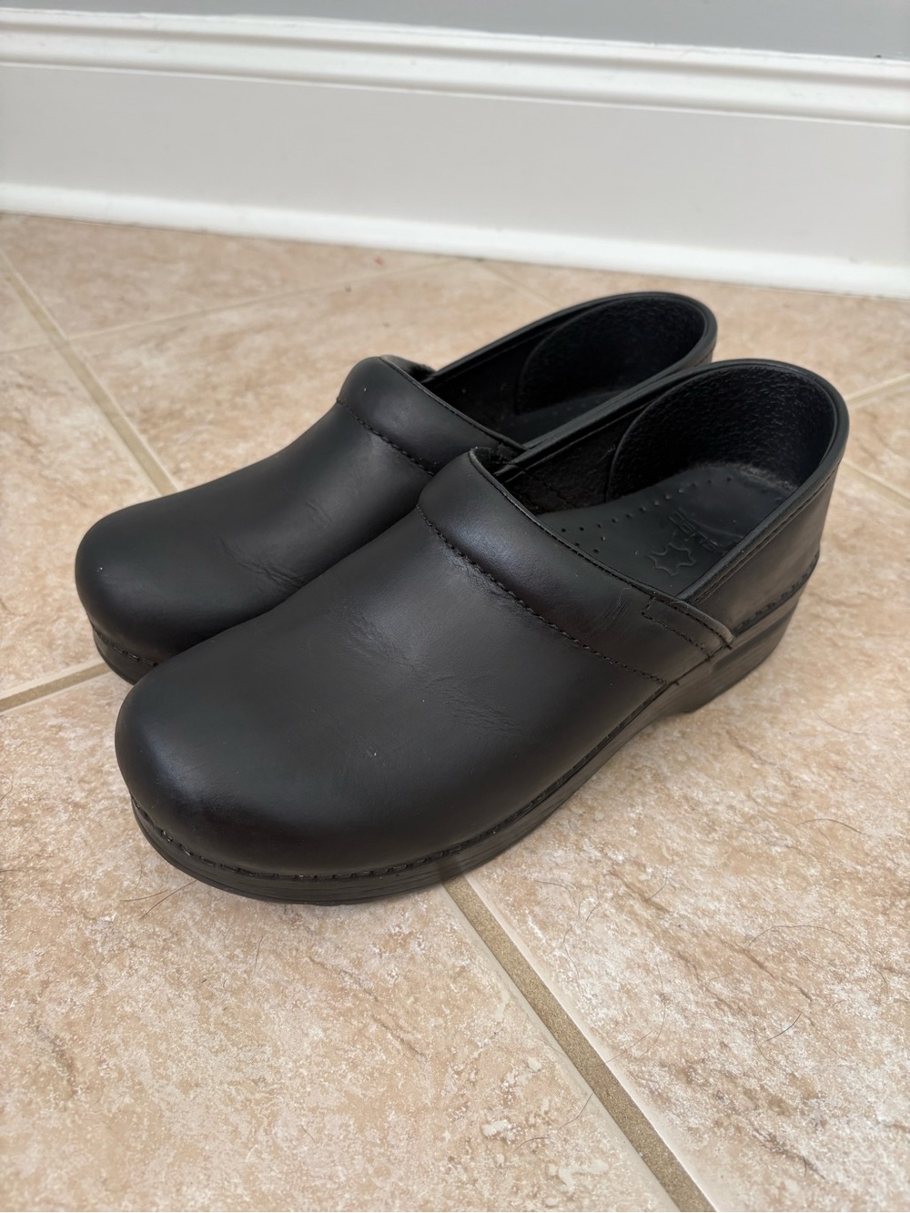 Women’s black classic professional leather Dansko shoes size 39